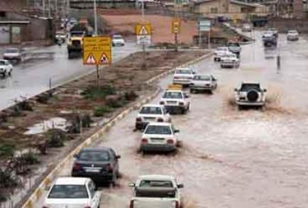 بارش شدید باران از عصر سه شنبه ، باعث جاری شدن سیل در شهرستانهای جیرفت، بم و بافت در استان کرمان شد. یک نفر هم در جیرفت بر اثر ریزش دیوار در توفان کشته شد.